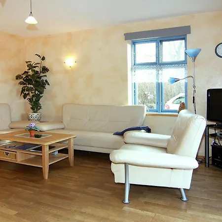 Semi-detached House - Dos07102a-l